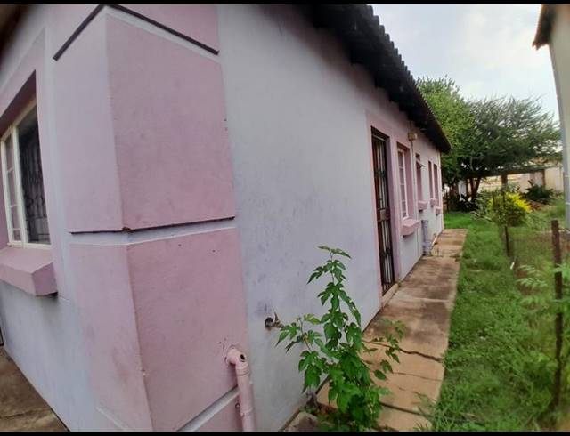 3 BEDROOM HOUSE FOR SALE IN ROSSLYN